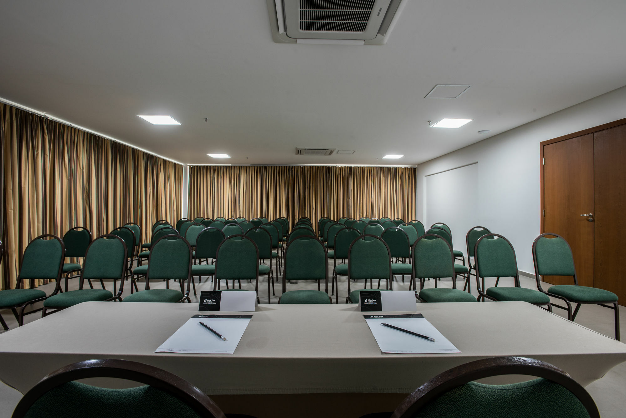 Nobile Hotel Γκουαρούχα Εξωτερικό φωτογραφία